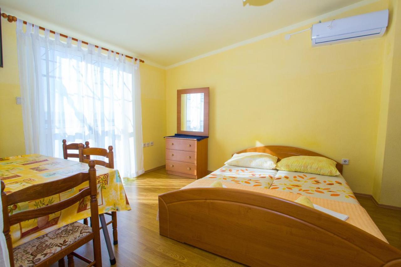 Apartments With A Parking Space Baska Voda, Makarska - 6761 Exterior photo